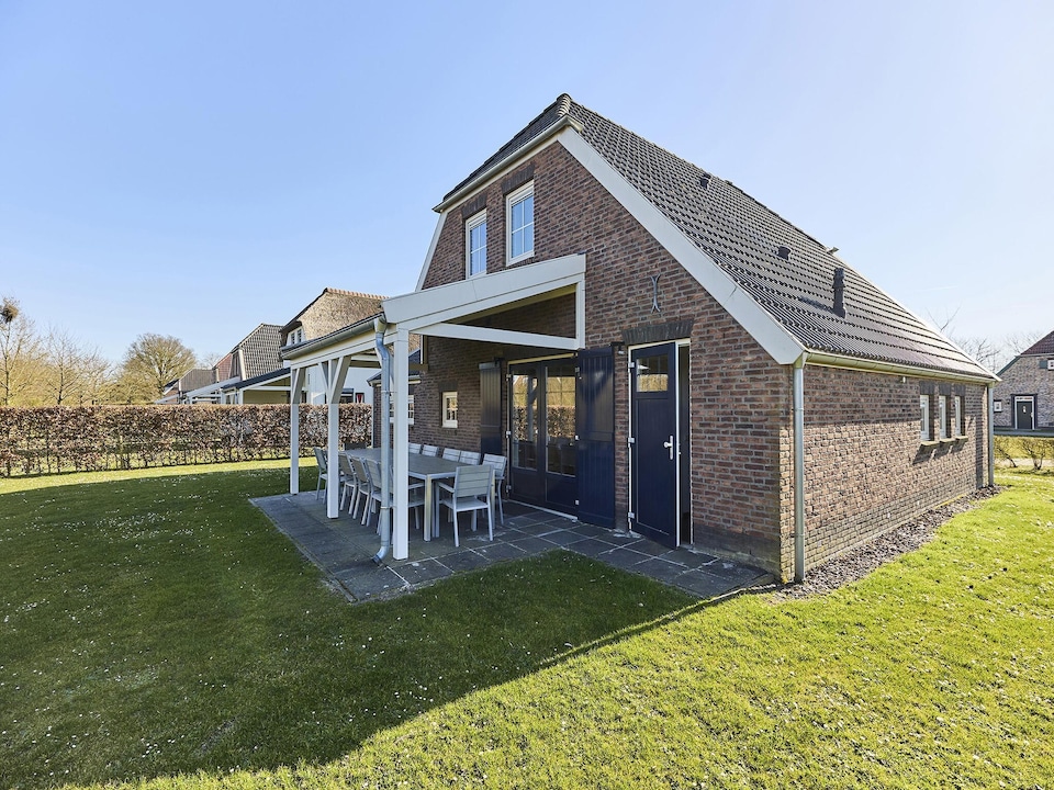 Farmhouse in Limburg near Maasplassen, Roggel