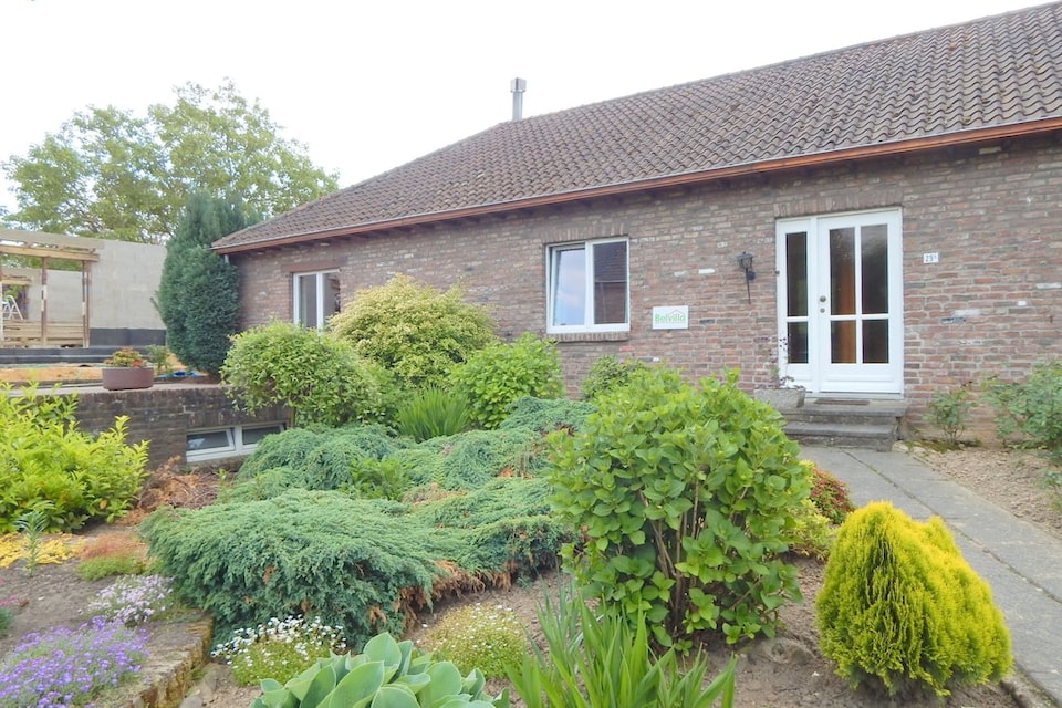 Holiday Home in Sittard with Pool, Sittard-Geleen