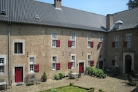 Modernes Refugium mit Terrasse
