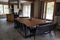 Bella casa ai margini del bosco
