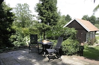 Chalet in den Niederlanden mit Garten