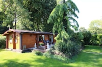 Chalet in den Niederlanden mit Garten