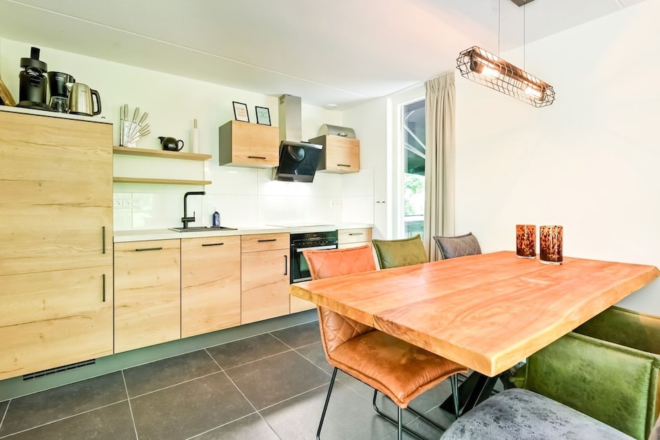 Casa en Reutum con Jacuzzi y Vista al Bosque, Reutum