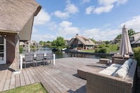 Giethoorn Villa met Moderne Touch