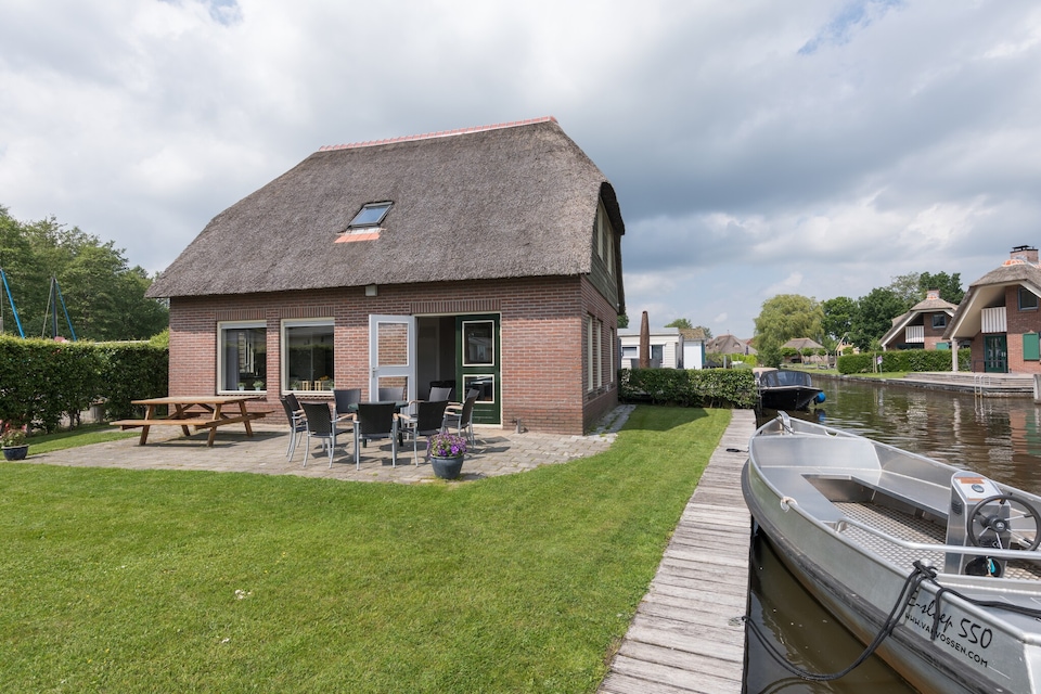 Rustiek-chique villa met rieten dak, Wanneperveen