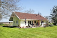 Familienunterkunft mit großem Garten