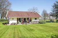 Familienunterkunft mit großem Garten