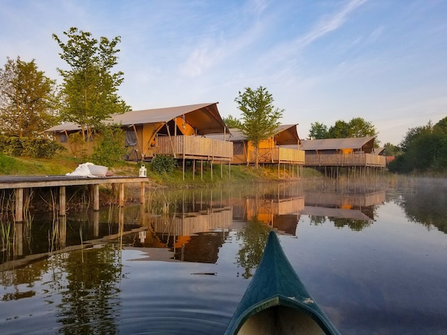 Lodge am Teich mit privatem Steg
