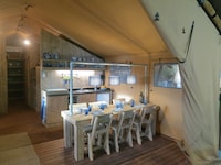 Lodge am Teich mit privatem Steg