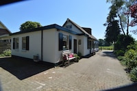 Holiday Home in Nijeberkoop near Nature