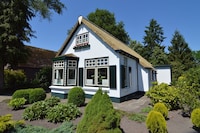 Holiday Home in Nijeberkoop near Nature