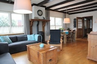 Holiday Home in Nijeberkoop near Nature