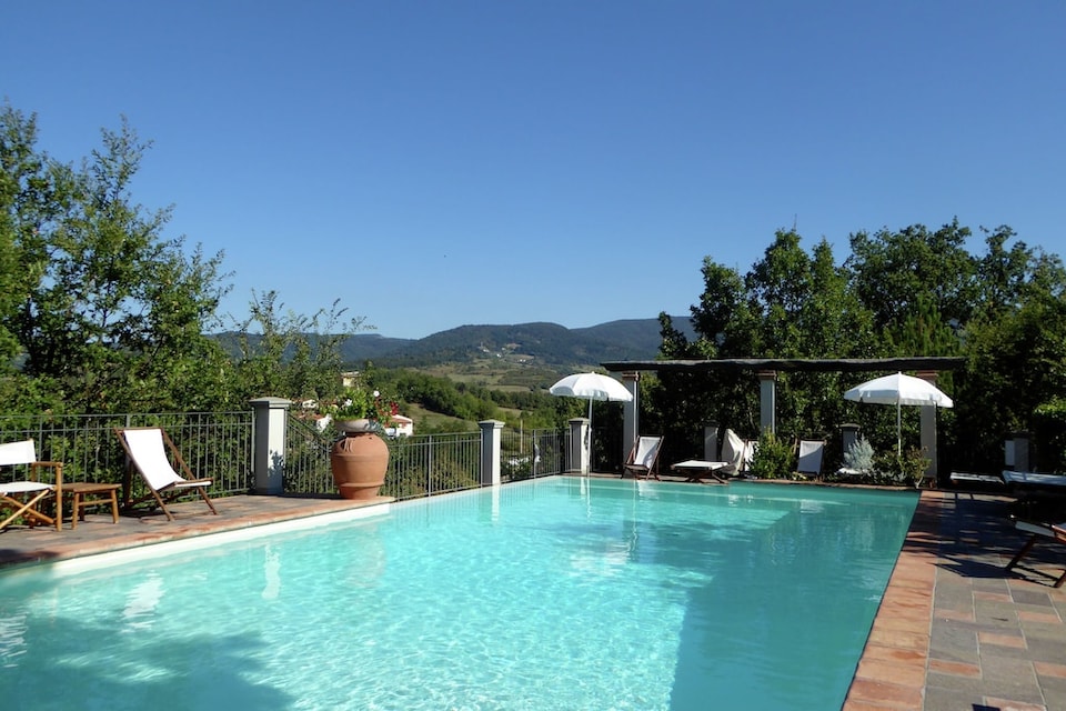 Moderna Casa Vacacional en Montecarelli con Piscina, Montecarelli