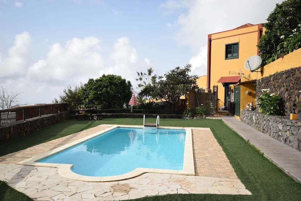 Höhlenhaus in Teneriffa mit Pool und Strand, Orotava