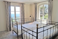 Villa in Anthéor mit Pool und Strandblick