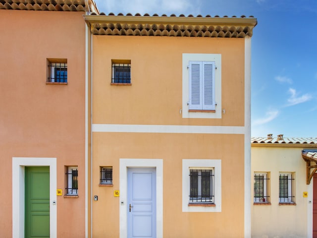 Ferienhaus in Arles mit Pool & Terrasse