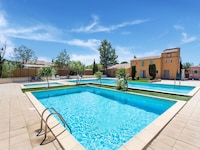 Ferienhaus in Arles mit Pool & Terrasse