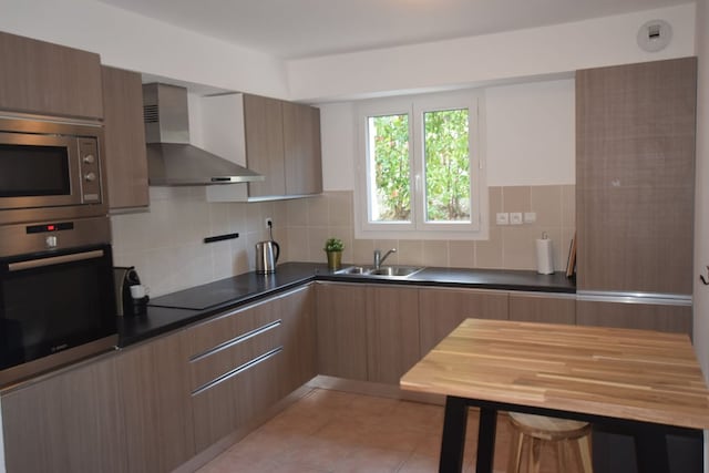 Hangvilla mit Pool, Joyeuse, Joyeuse