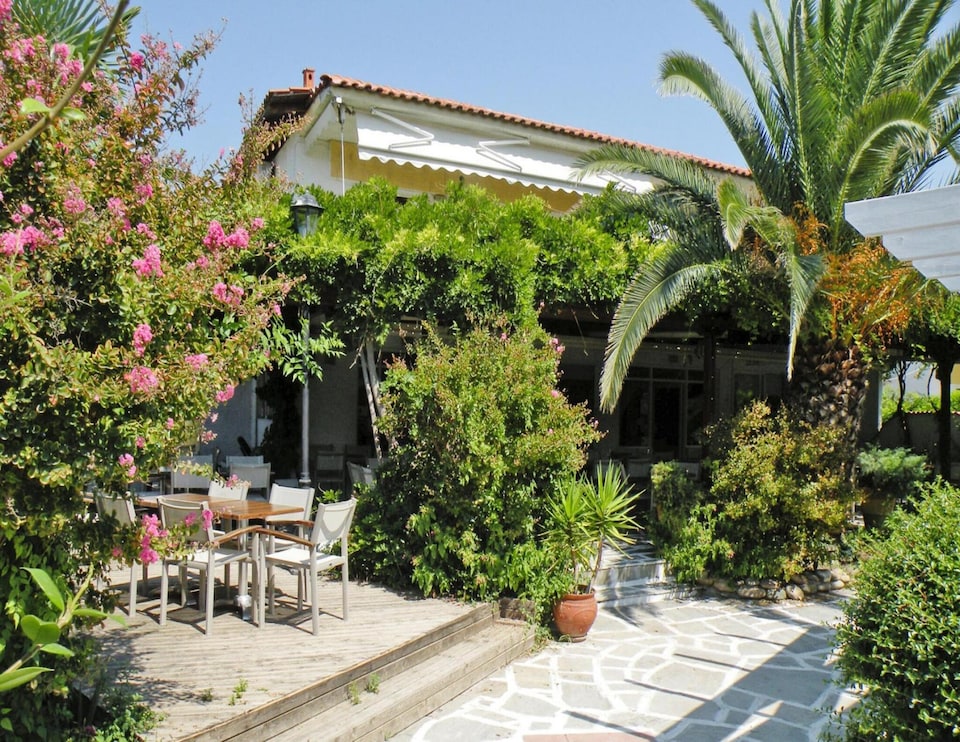 Apartment in Foura mit Balkon oder Terrasse, Fourka