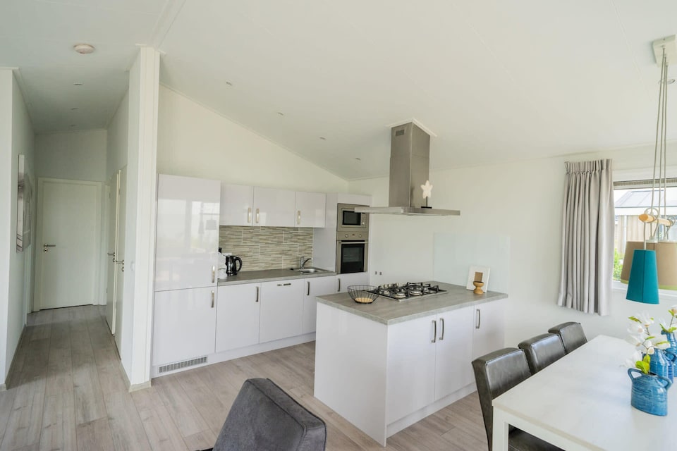 Chalet moderno en el agua del Markermeer, Bovenkarspel