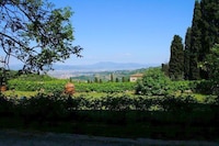Farmhouse in Tuscany near Renaissance Villa
