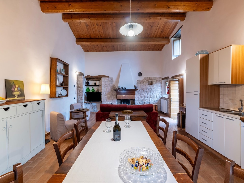 Apartment in a CountryHouse with pool, Acqualagna
