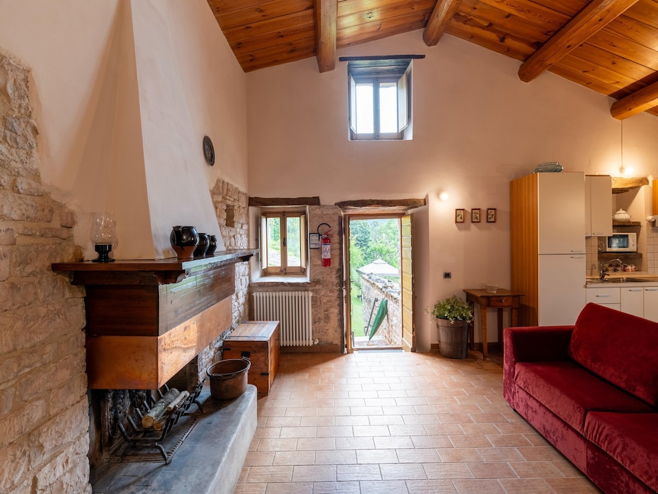 Apartment in a CountryHouse with pool, Acqualagna