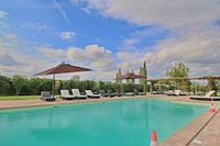 Vakantiehuis in Foligno met zwembad en tuin