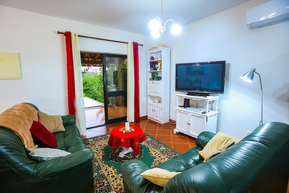 Carcavelos Villa with Pool, Soure