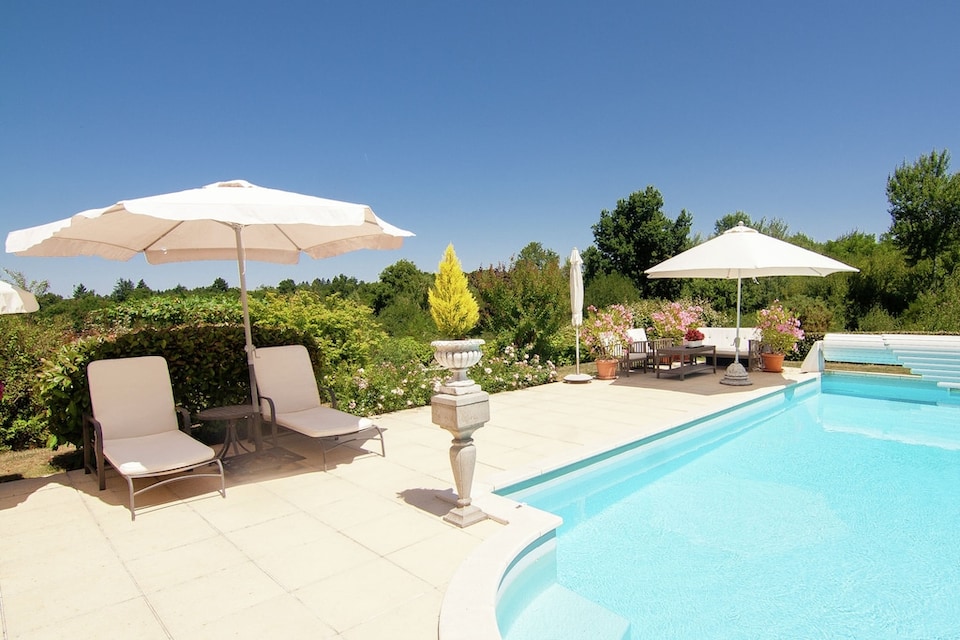 Villa in Rouzède mit beheiztem Pool, Rouzède