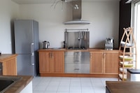 Villa in Brives-sur-Charente met Zwembad & Rivier