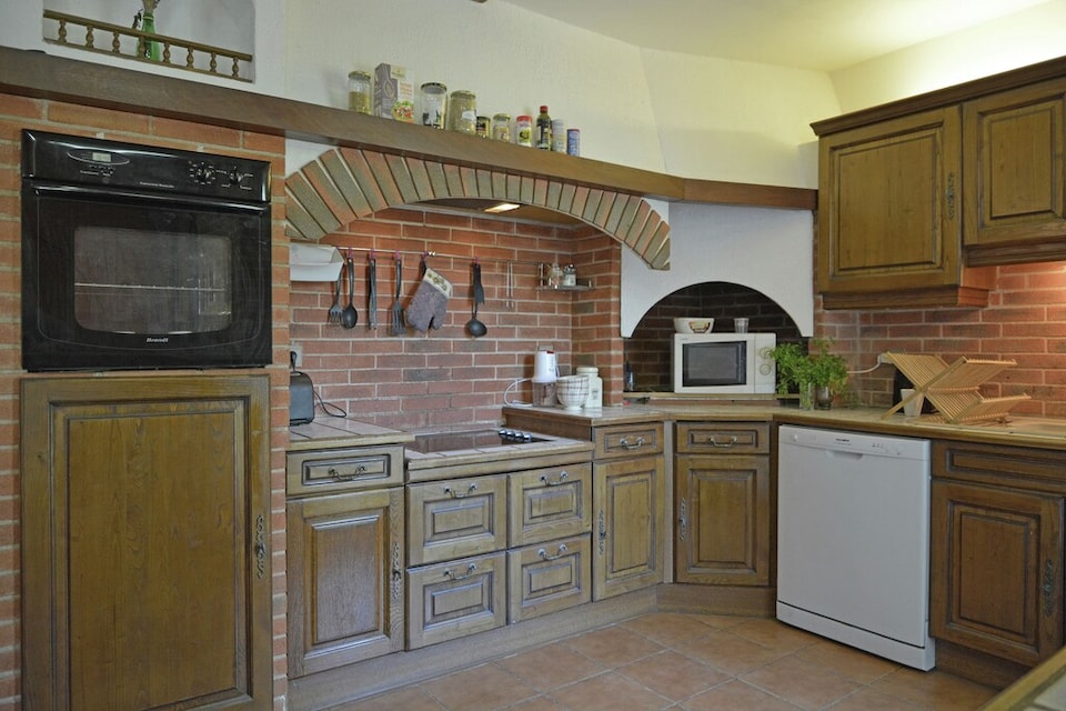 Villa in Le Boulou with Scenic Hilltop Views, Le Boulou