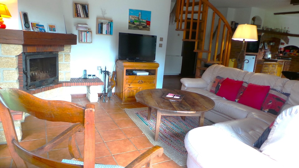 Villa in Le Boulou with Scenic Hilltop Views, Le Boulou