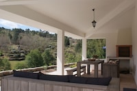 Ferienhaus in Covas mit Pool und Natur