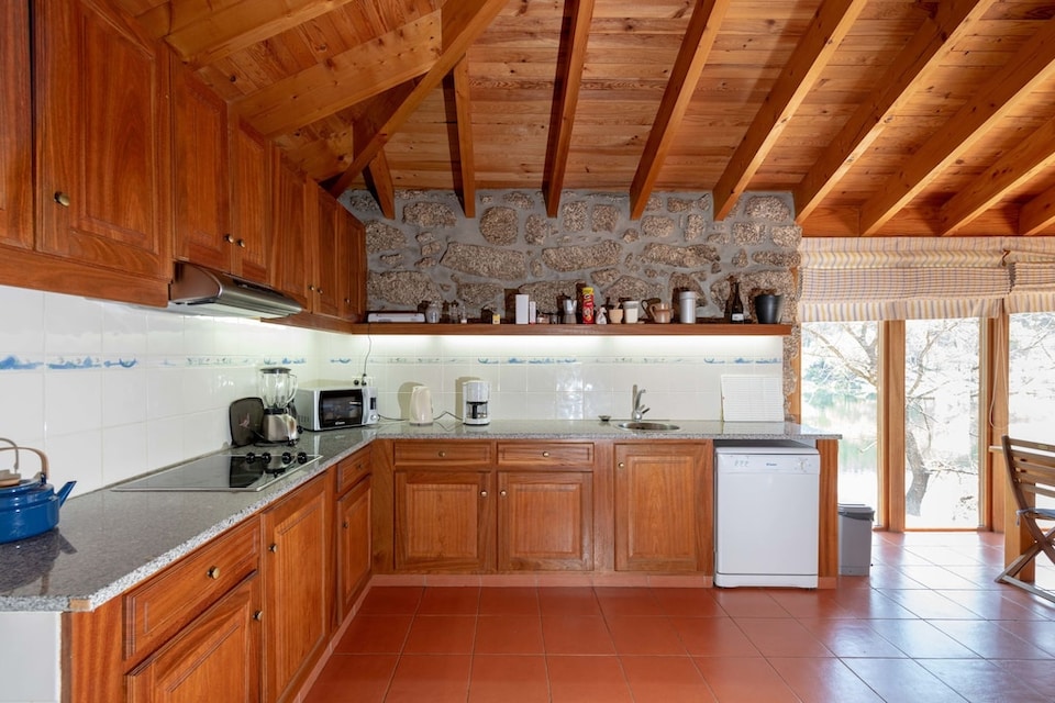 Mansion in Dão Valley by River Beach, Santa Comba Dão