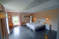 Elegant Estate Stay, Maredsous