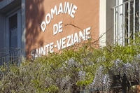 Mobilhome in Bessan met terras