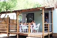 Mobilhome in Bessan met terras