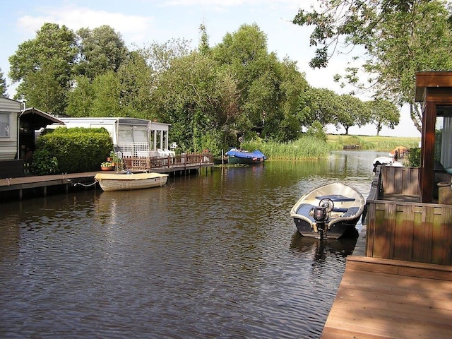 Gepflegtes Chalet mit Schaluppe in Bantega auf dem Wasser, Bantega