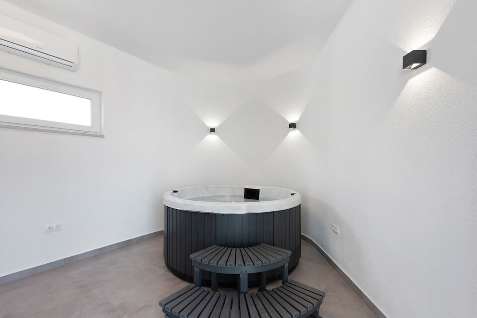 Casa Vacacional en Vir con Piscina y Sauna, Vir