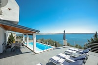Luxe appartement met verwarmd zwembad in Starigrad