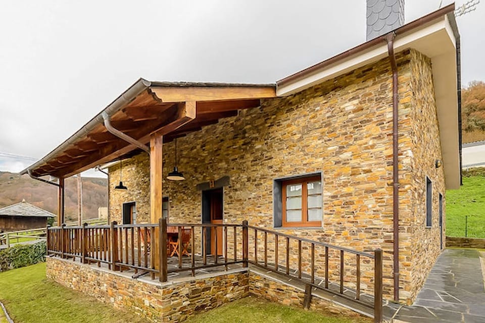 Cottage in Villanueva near Scenic Trails, Santa Eufemia