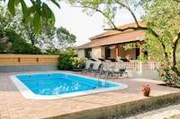 Ferienhaus in Zemunik Donji mit Pool