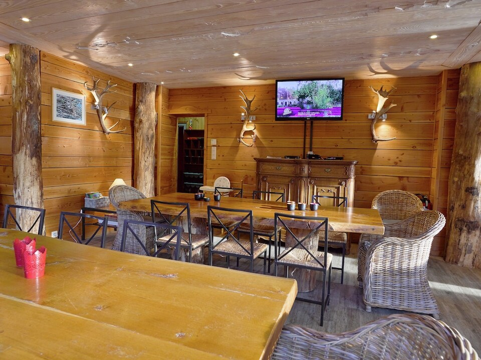 Luxurious Mansion in Stoumont with Indoor Pool, Stoumont