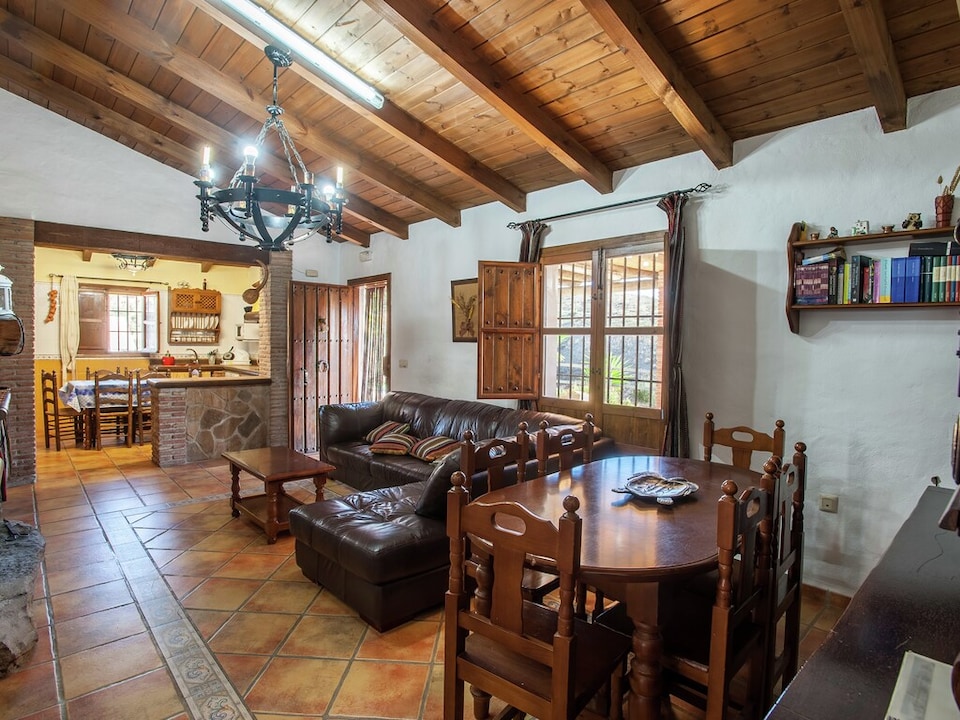 Spacious Cottage with Pool, Antequera