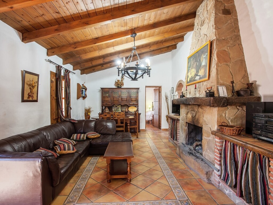 Spacious Cottage with Pool, Antequera