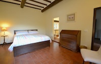 Spacious Tuscan Villa