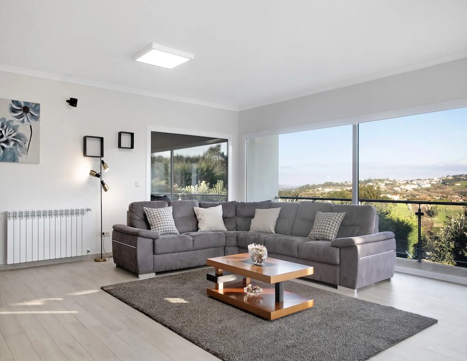 Spacious Villa in Salir de Mato with Private Pool, Terrace, Salir de Matos