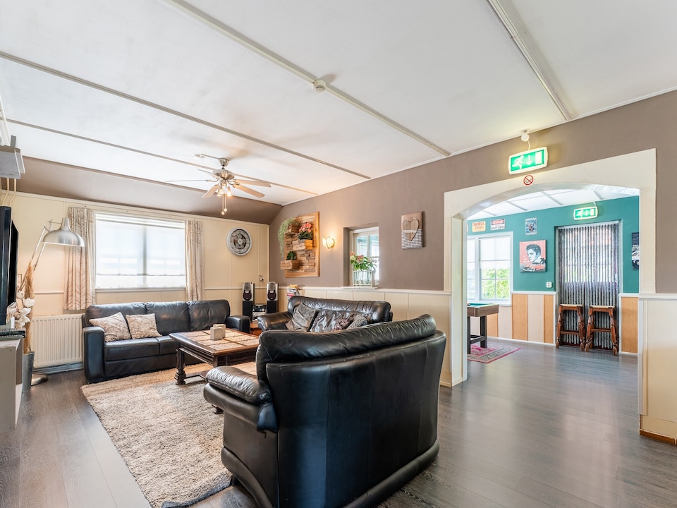 Group Home in Giethoorn with Waterside Terrace, Giethoorn