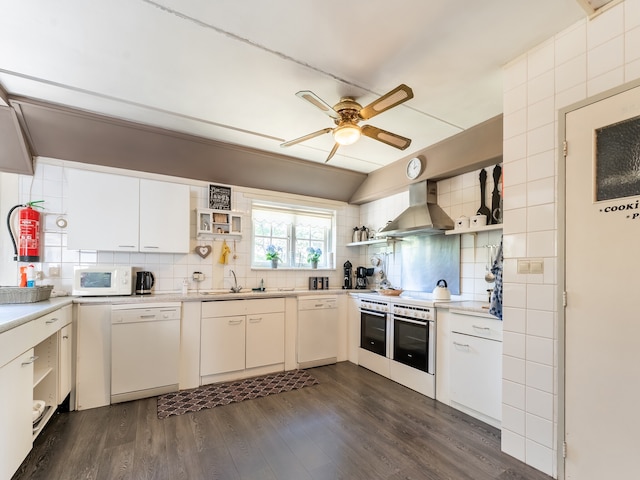 Group Home in Giethoorn with Waterside Terrace, Giethoorn